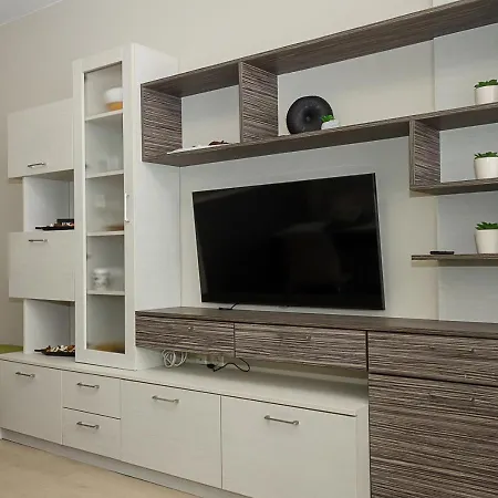 Black & White -1bd Flat In Center By Flat Mаnager アパート ヴァルナ