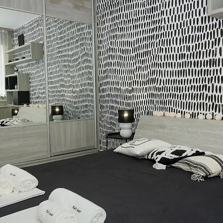 Black & White -1bd Flat In Center By Flat Mаnager アパート ヴァルナ